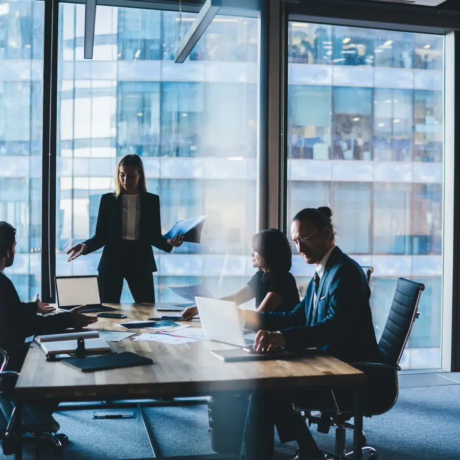 Réunion d'affaires en salle de conférence